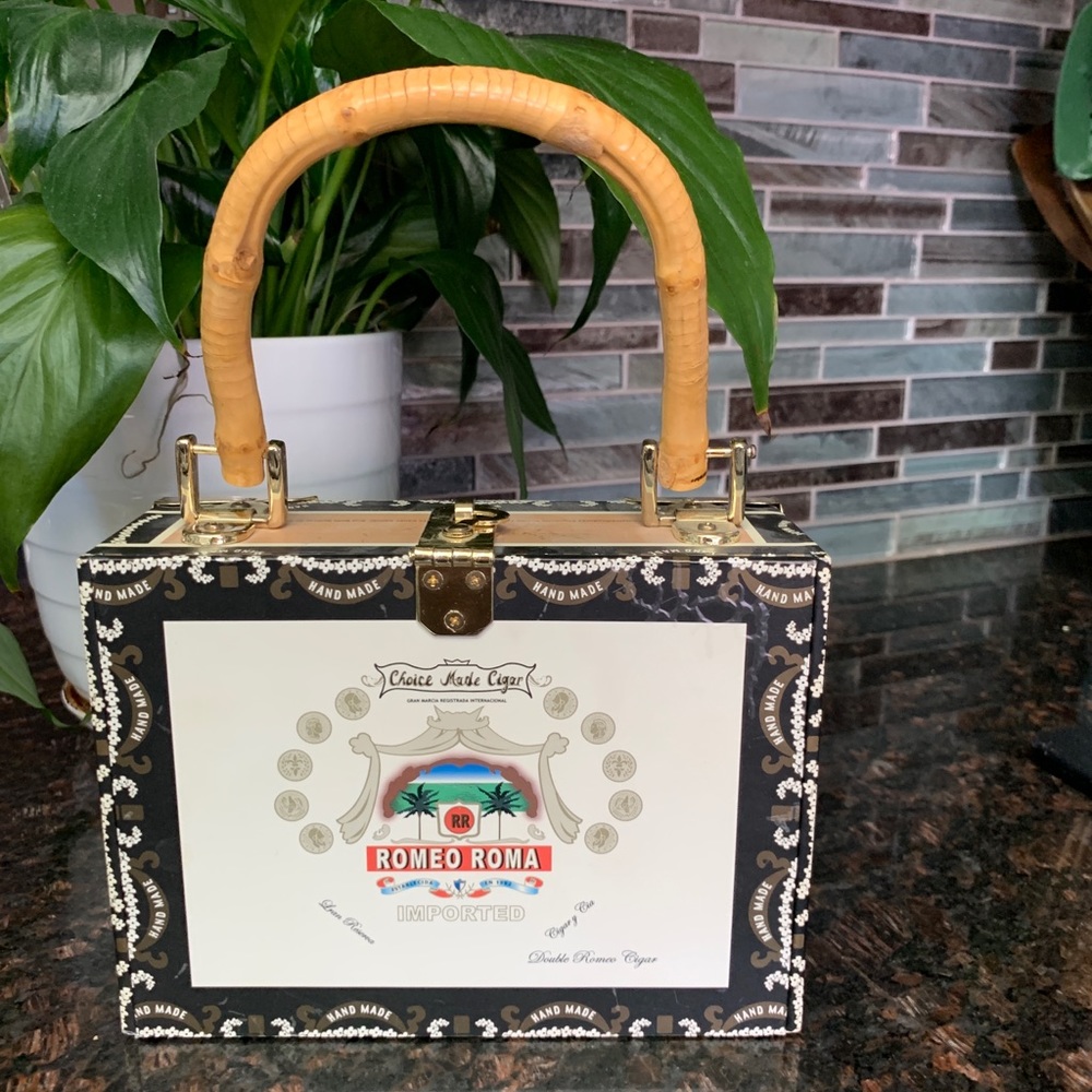 Purse - Picture 2 of 5